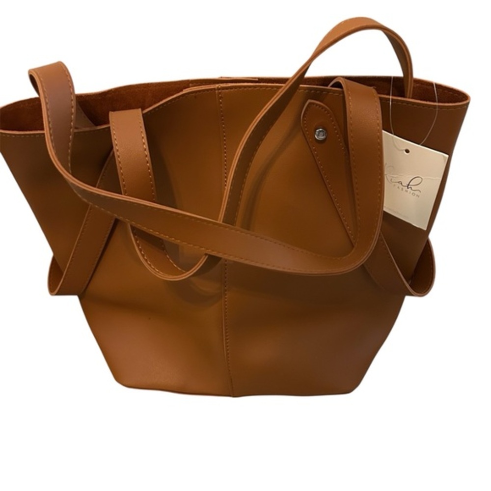 NWT brown leather tote, riah fashion. Measures 13 by 16, includes zipper wallet